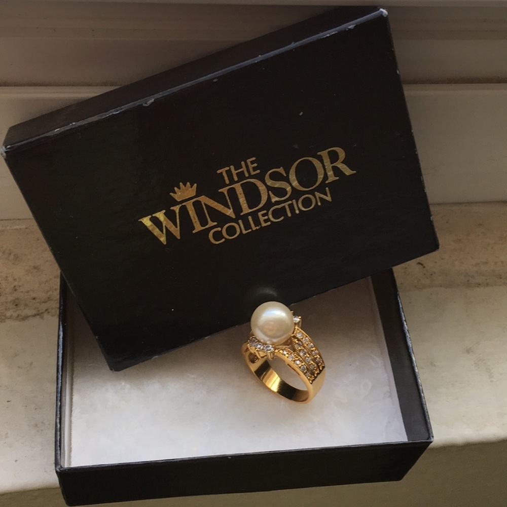 Windsor Collection Pearl decadent ring